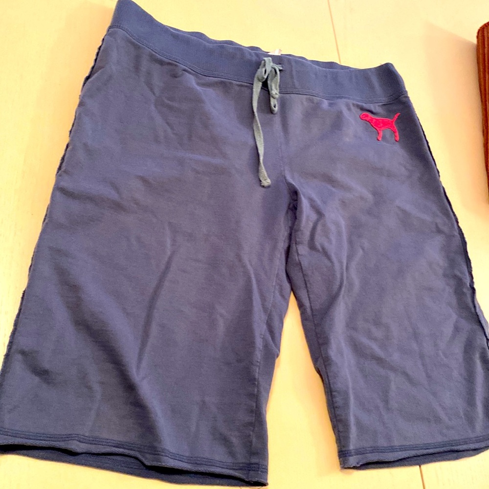 Victoria’s Secret Pink sweat shorts / Bermuda shorts / Capris size large